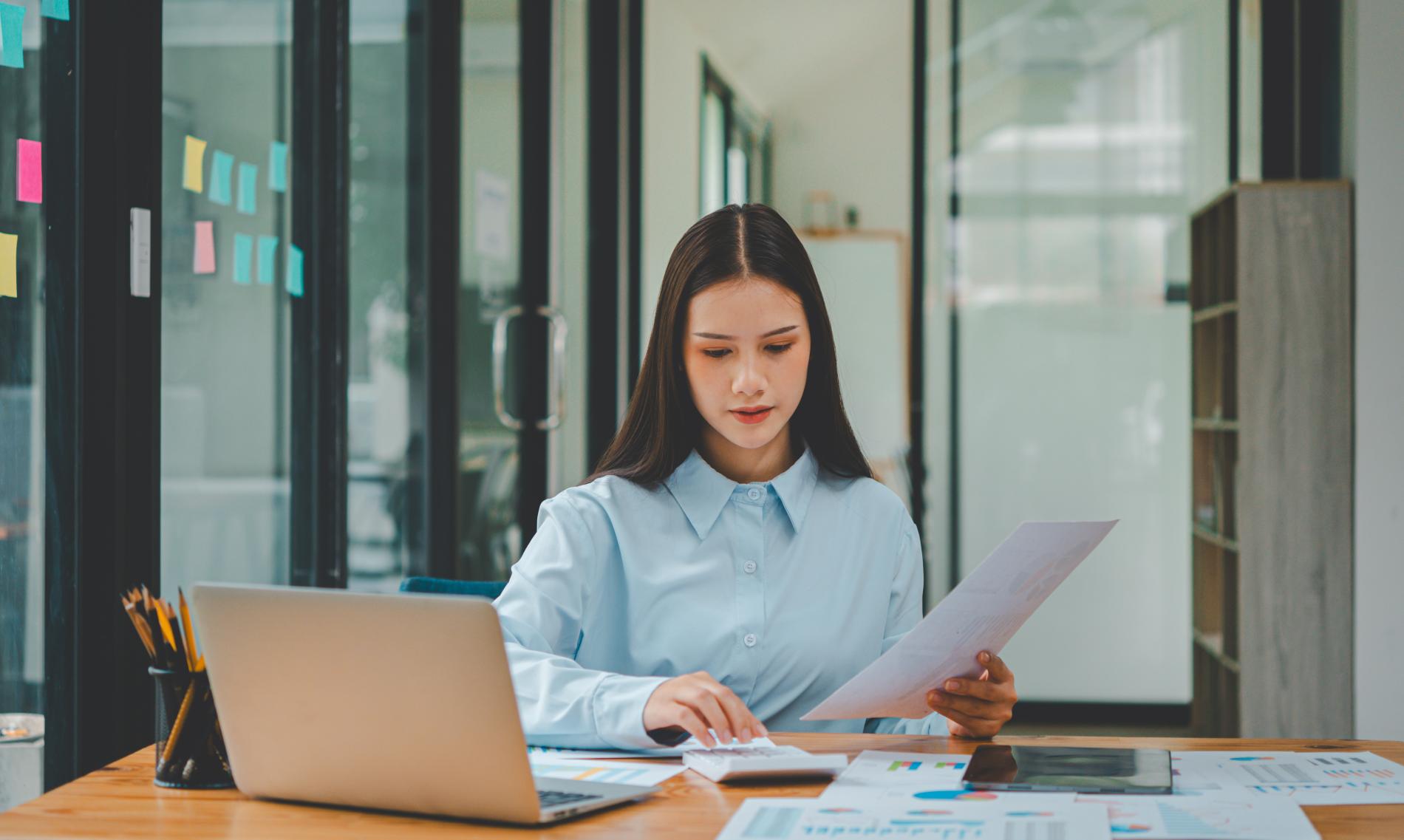 Laptop_office-female
